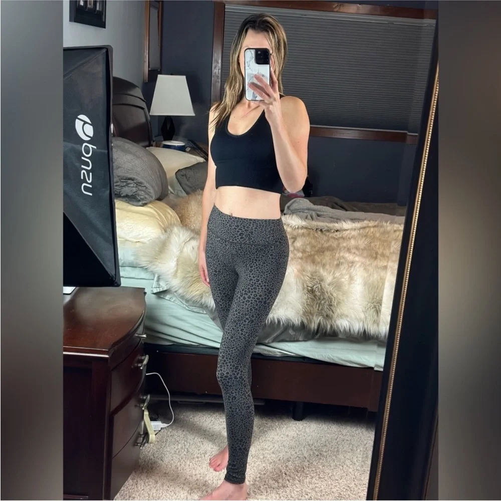 ALO High Waisted Cheetah Animal Print Vapor Leggings
